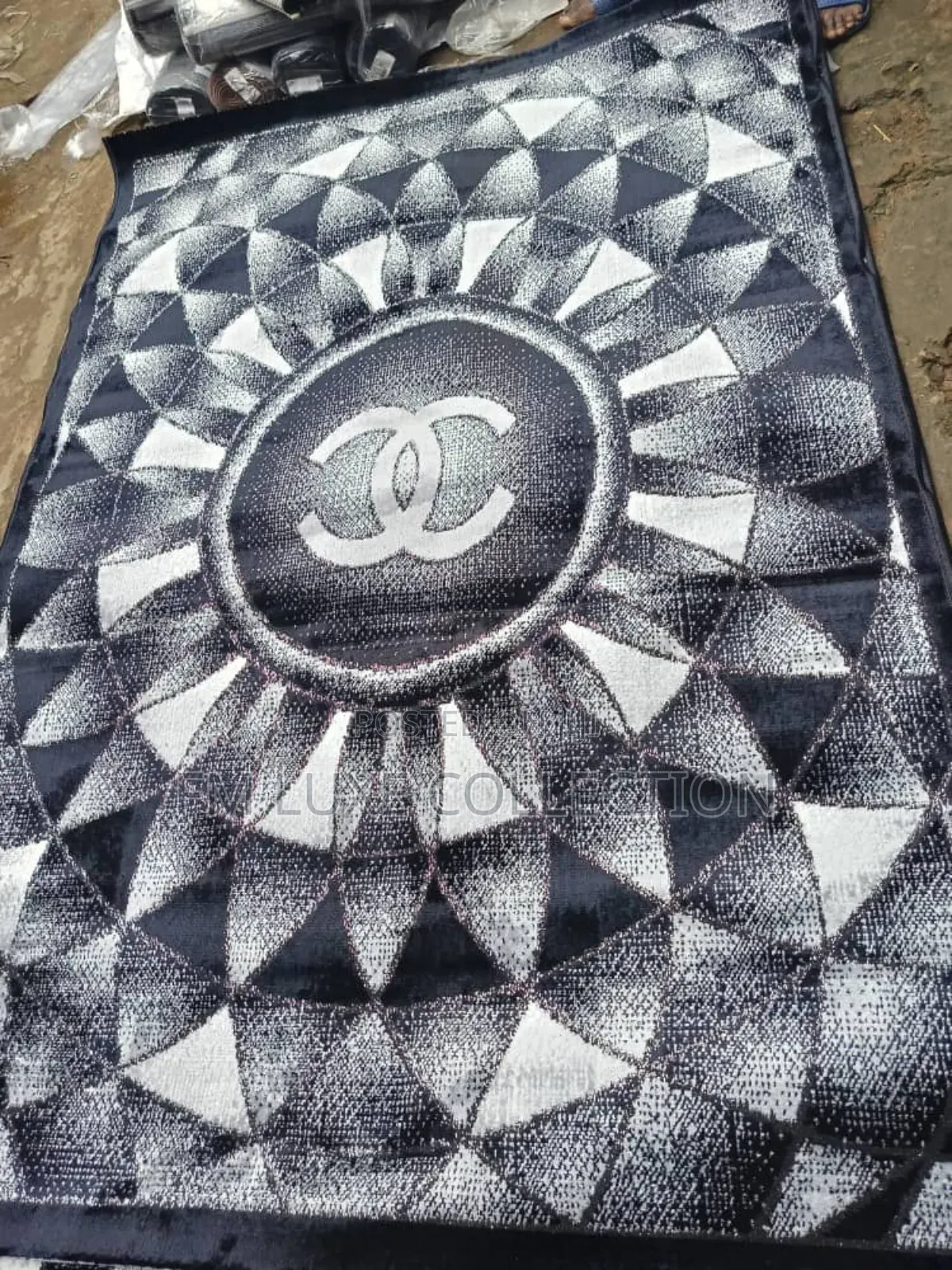 Quality Polyester Rug 
Size 5x7