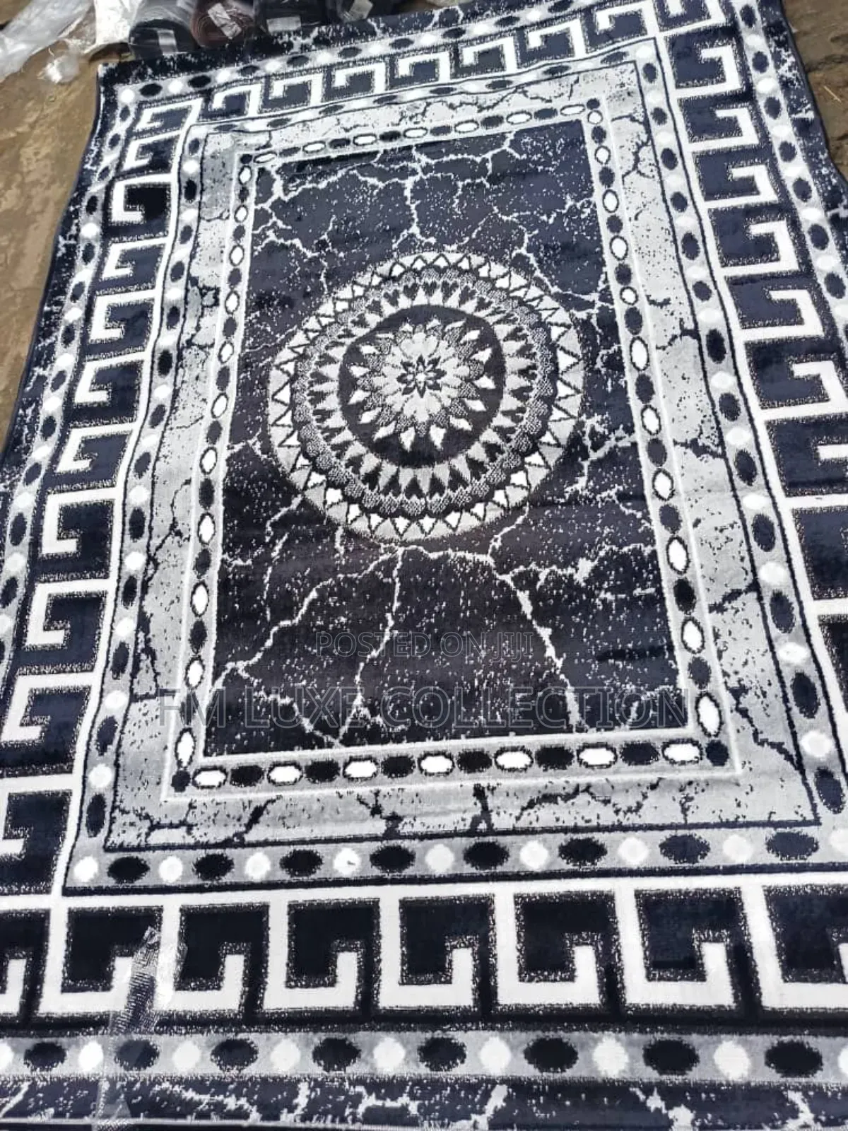 Quality Polyester Rug 
Size 5x7