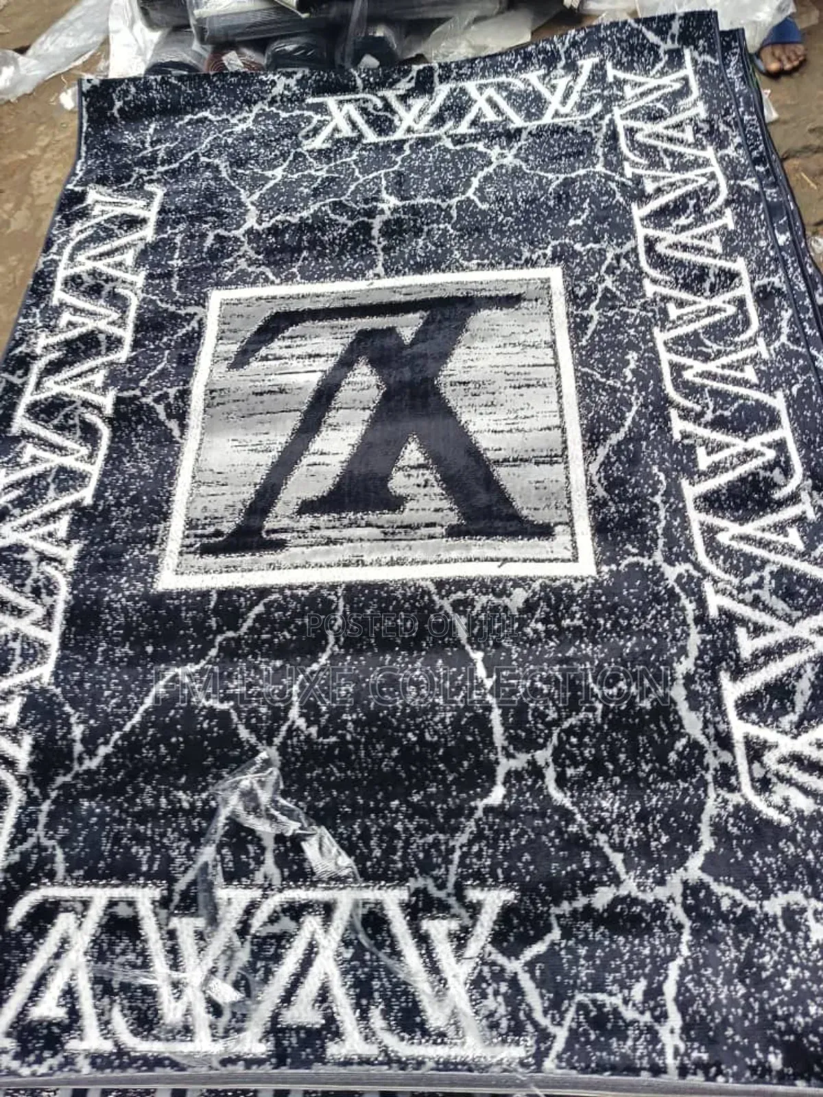 Quality Polyester Rug 
Size 5x7
