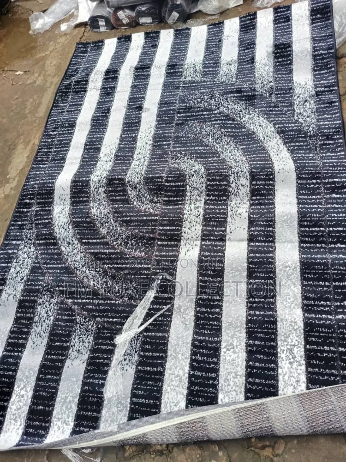 Quality Polyester Rug 
Size 5x7