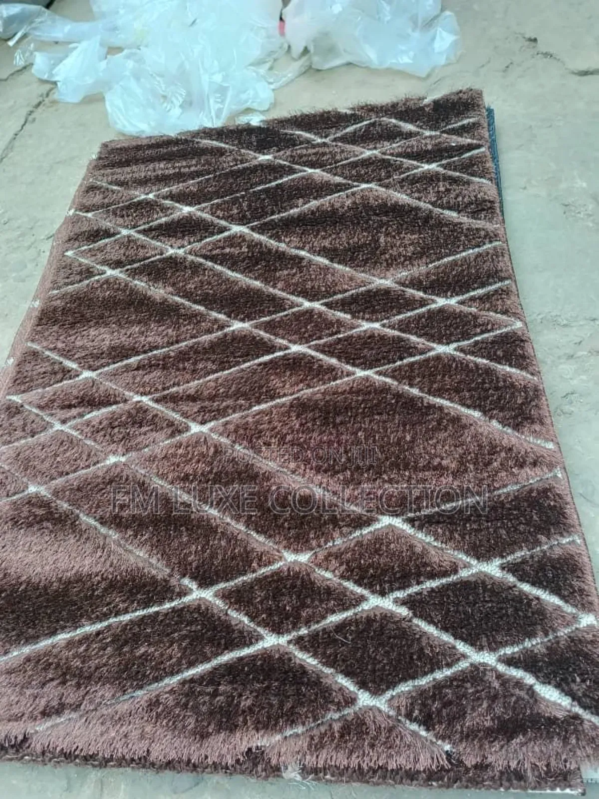 Quality Shaggy Center Rug 
Size 4x6