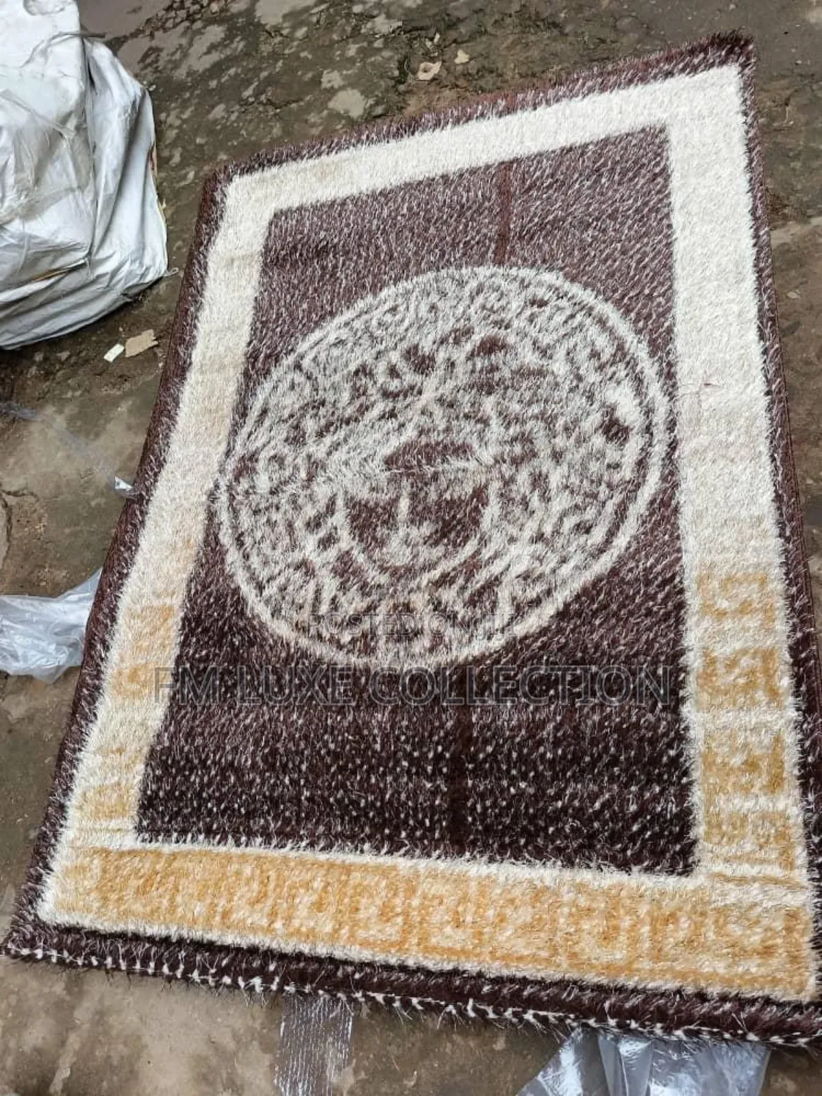 Quality Shaggy Center Rug 
Size 4x6