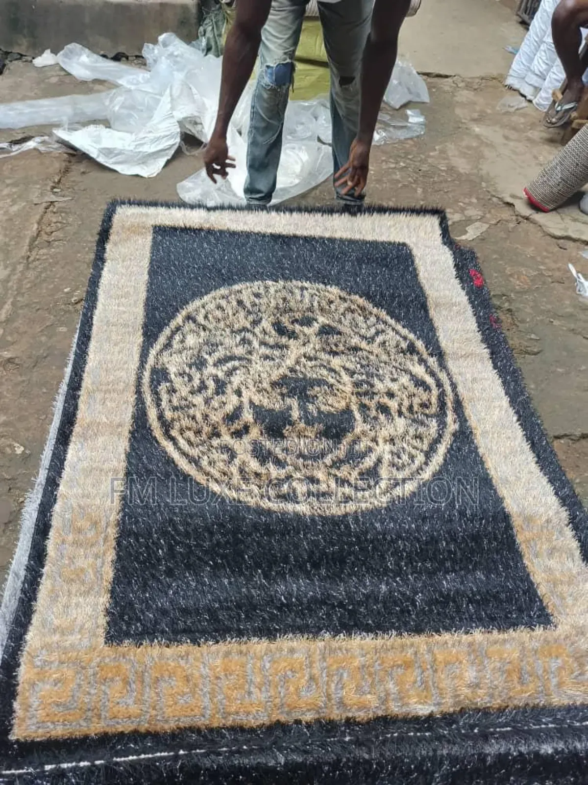 Quality Shaggy Center Rug 
Size 4x6