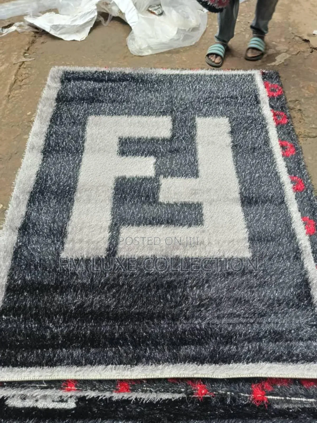 Quality Shaggy Center Rug 
Size 4x6