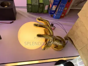 Luxury Human Hand Wall Light
