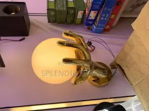 Luxury Human Hand Wall Light