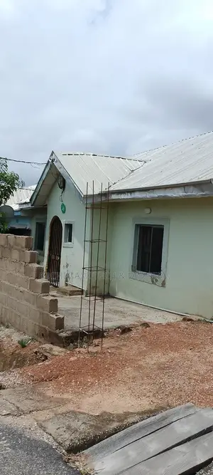 2bdrm Bungalow in Phase 1 Estate, Gwagwalada for sale
