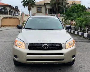 Toyota RAV4 V6 2009 Gold
