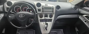 Toyota Matrix S Hatchback FWD (2.4L 4cyl 5A) 2010 Gold