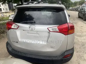 Toyota RAV4 XLE 4dr SUV (2.5L 4cyl 6A) 2014 Silver