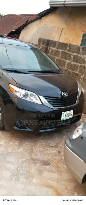 Toyota Sienna CE 8 Passenger 2010 Black