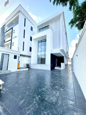 4bdrm Duplex in Off Admiralty Way for sale