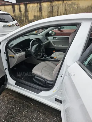 Hyundai Sonata SE 4dr Sedan (2.4L 4cyl 6A) 2015 White