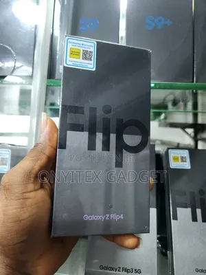 New Samsung Galaxy Z Flip4 128 GB Purple