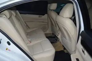 Lexus ES 2013 White