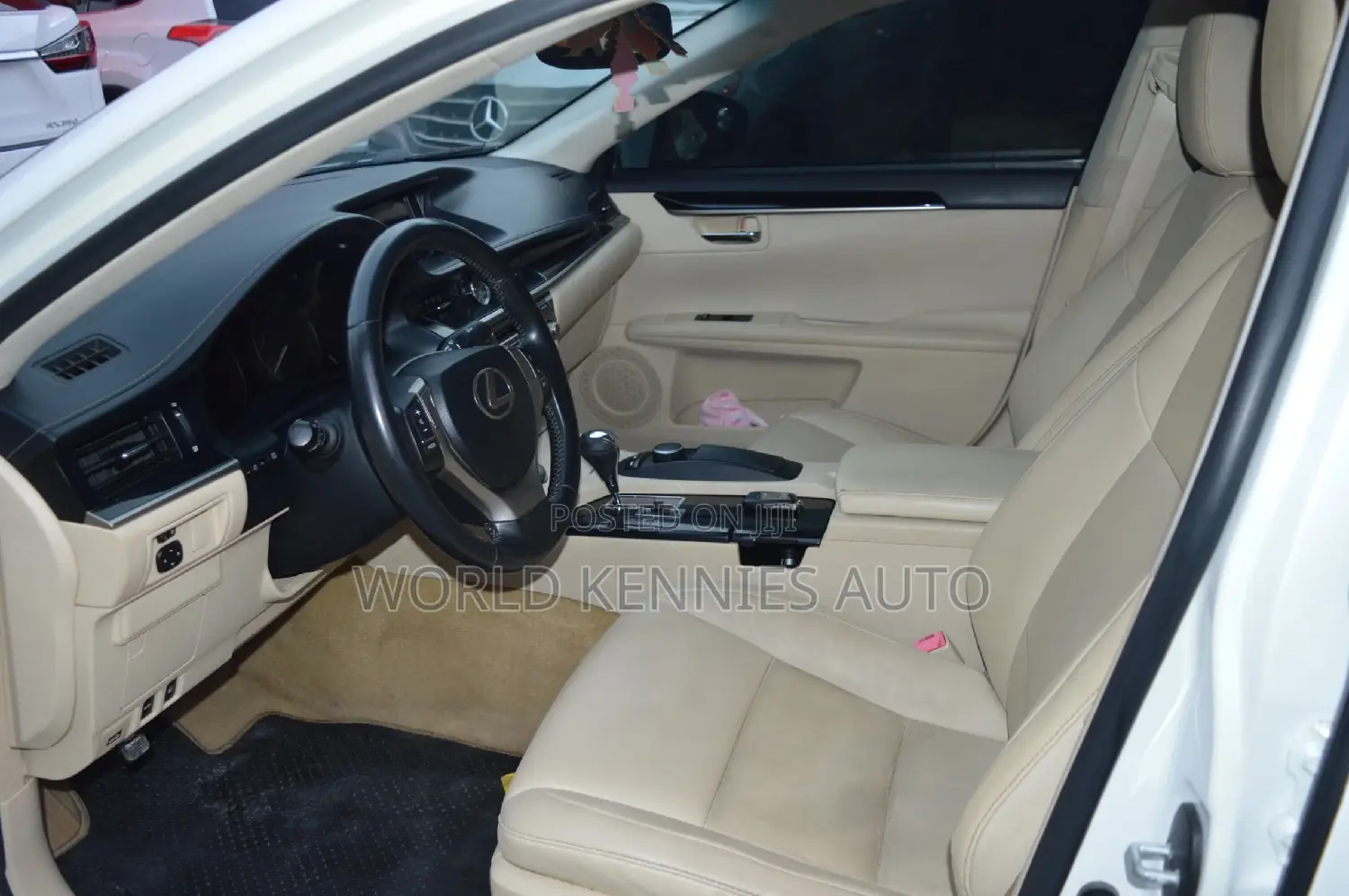 Lexus ES 2013 White