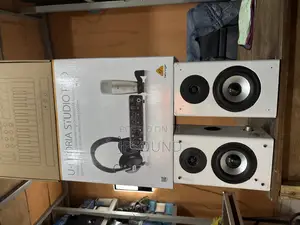 Powered Studio Monitor Complete Set