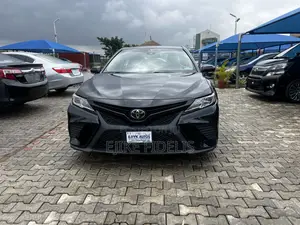 Toyota Camry SE FWD (2.5L 4cyl 8AM) 2018 Black