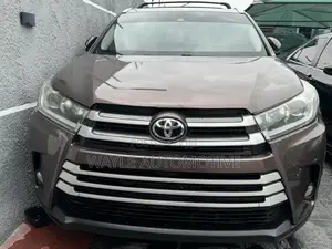 Photo - Toyota Highlander XLE 4x4 V6 (3.5L 6cyl 8A) 2018 Brown
