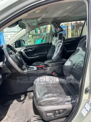 Toyota RAV4 XLE 2021 Teal