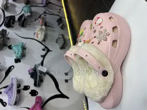 Thick Button Crocs With Accessories