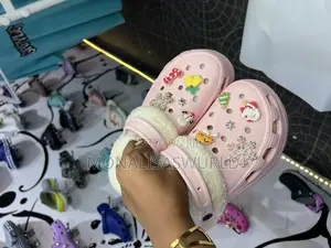 Thick Button Crocs With Accessories