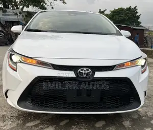 Toyota Corolla LE 2022 White