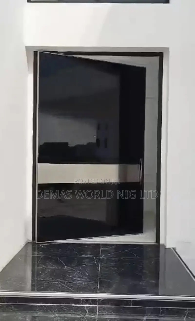 Black Pivot 5 by 7ft
