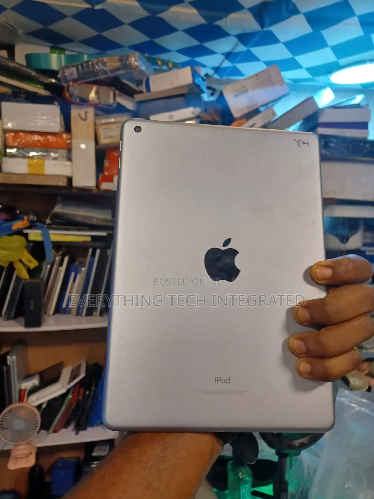 Apple iPad 9.7 32 GB Gray