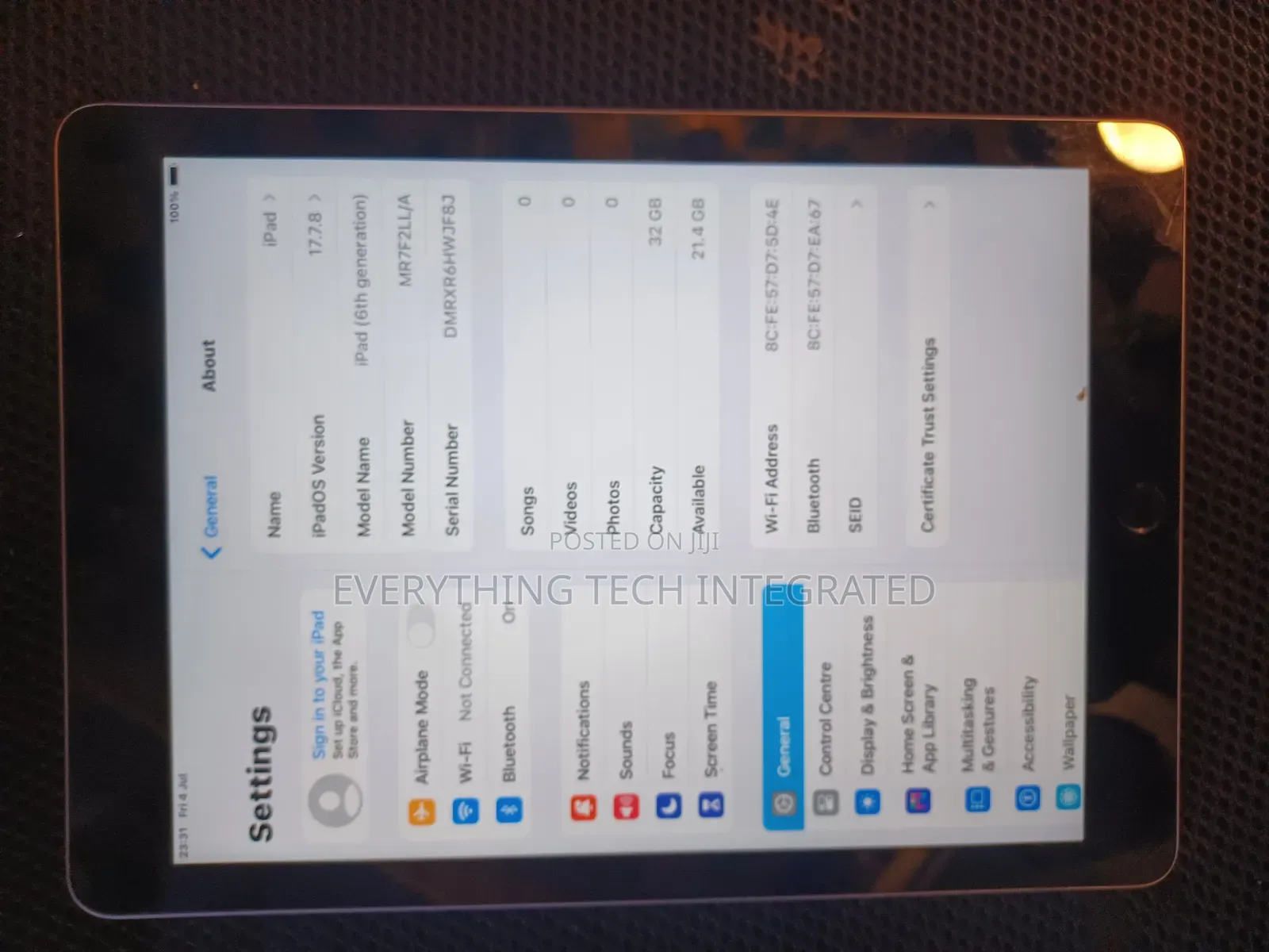Apple iPad 9.7 32 GB Gray