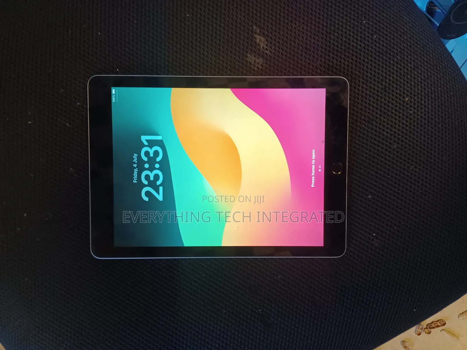 Apple iPad 9.7 32 GB Gray