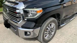 Photo - Toyota Tundra 1794 5.7L V8 w/FFV 4x4 CrewMax 5.6 ft. box 145.7 in. WB