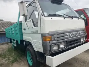 Toyota Dyna 150 Green Color