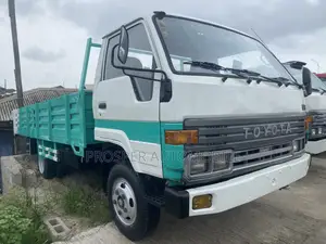 Photo - Toyota Dyna 300 Green Color