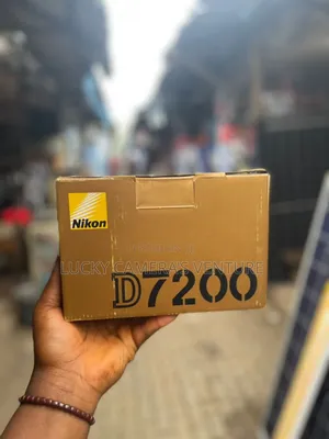 Nikon D7200 With 18-105mm Lens