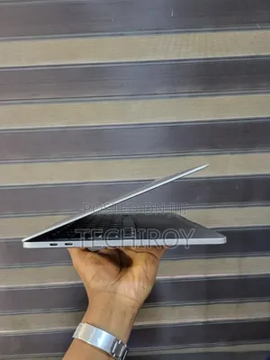 Laptop Apple MacBook Pro 2020 8GB Intel Core I5 SSD 256GB