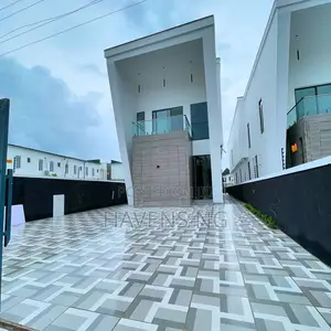 5bdrm Duplex in Chevron for sale