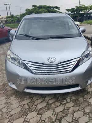 Toyota Sienna 2016 Silver