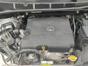 Toyota Sienna 2016 Silver
