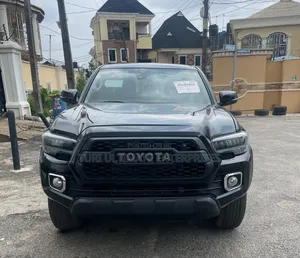 Toyota Tacoma SR5 2022 Black