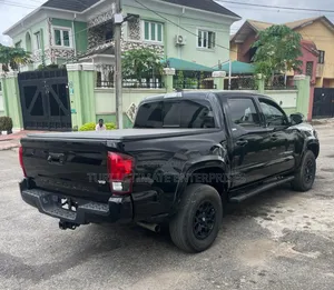Toyota Tacoma SR5 2022 Black