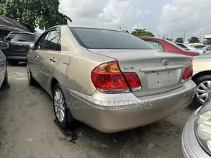 Toyota Camry 2006 Gold