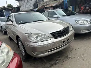 Toyota Camry 2006 Gold