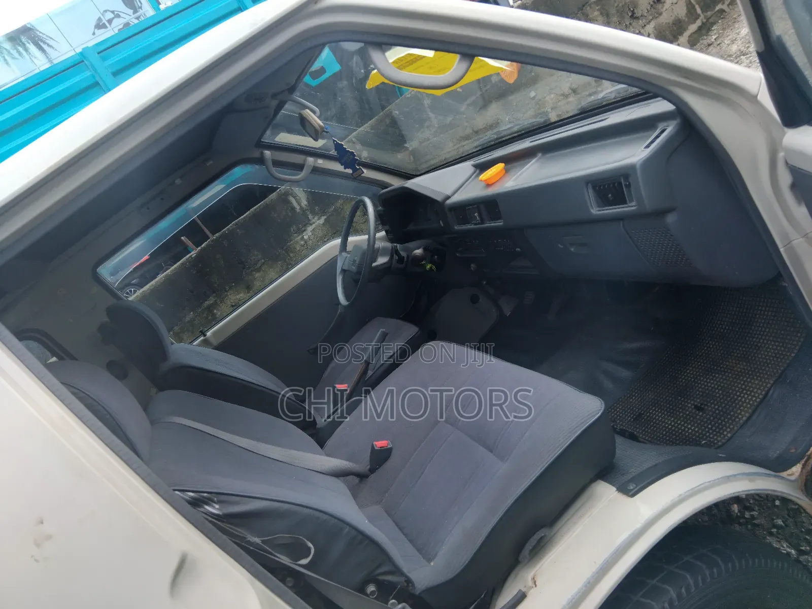 Mitsubishi L300 2005 Silver