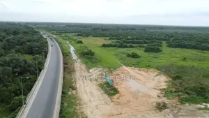 100 Acres Expressway Frontage