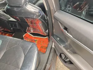 Toyota Camry XLE (2.5L 4cyl 8A) 2019 Gray