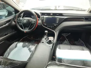 Toyota Camry XLE (2.5L 4cyl 8A) 2019 Gray