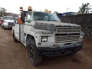 Ford F-600 Towing Truck 6 Tons