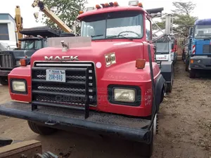 Mack Ud Tractor Head With Winch