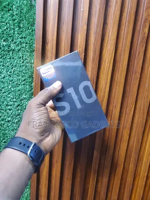New Samsung Galaxy S10 128 GB Black